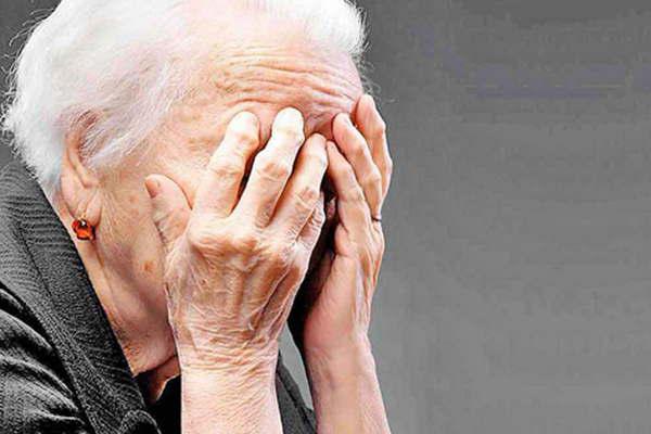 Maacutes del 80-en-porciento- de personas mayores que sufren maltrato corresponde a mujer