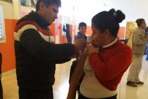 Vacunaron contra  la gripe a vecinos del barrio Beleacuten