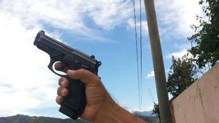 Aacutebranme les voy a destapar la cabeza de un tiro