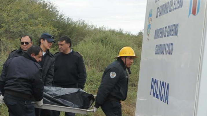 Encuentran muerto a un hombre cerca de un campo de Bandera