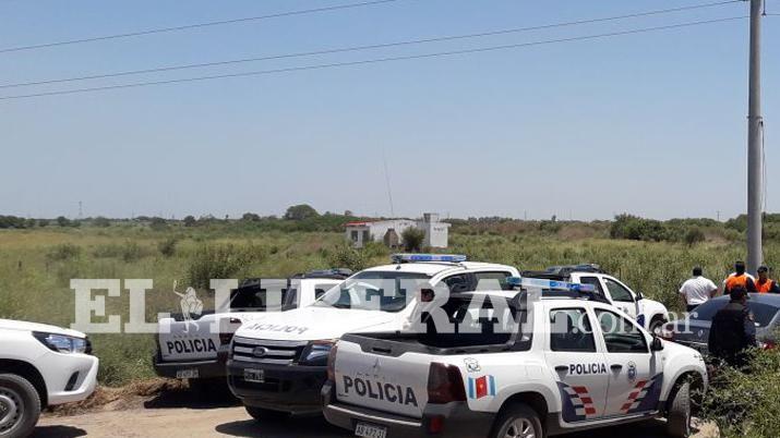 La aparición del cuerpo con el disparo motivó un amplio operativo policial