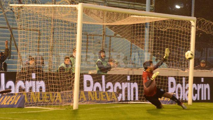 VIDEO  La definicioacuten por penales entre Central y Veacutelez