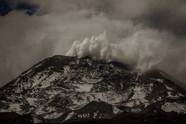 Nevados de Chillaacuten mantiene alerta a todo Chile