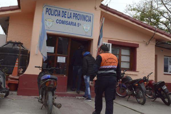Aprehenden a mecaacutenico por atacar a golpes a una abogada y amenazar a albantildeiles con aplastarlos