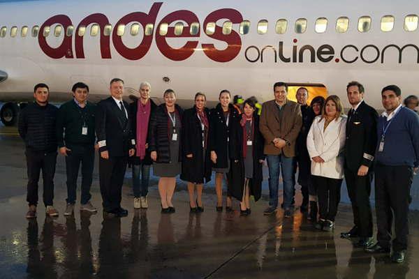 Iniciaron los vuelos de la empresa Andes a Las Termas de Riacuteo Hondo
