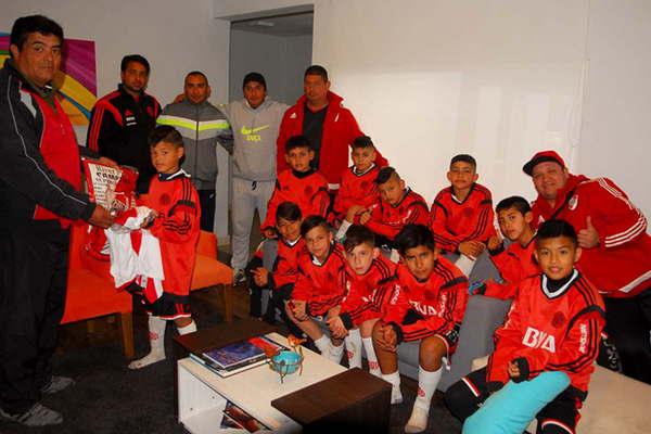 River participaraacute del I Campeonato Internacional de Fuacutetbol Infantil 