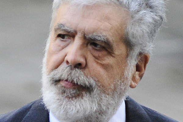 Vuelven a rechazar un recurso del exministro Julio De Vido y seguiraacute preso