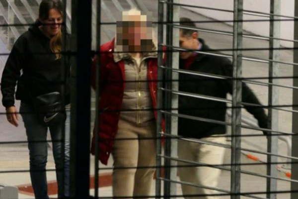 Escaacutendalo en Punta del Este- fiestas swinger y un crimen