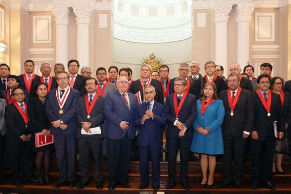 Renuncioacute el titular del Poder Judicial peruano 