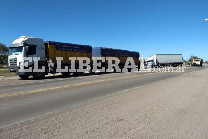 Efectivos policiales de la Comisaría 42 se hicieron presentes en el lugar del accidente