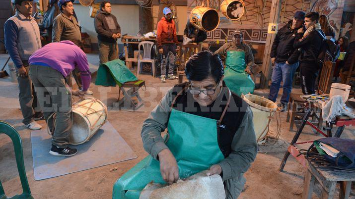 MIRaacute La vigilia de los bombos en imaacutegenes y videos