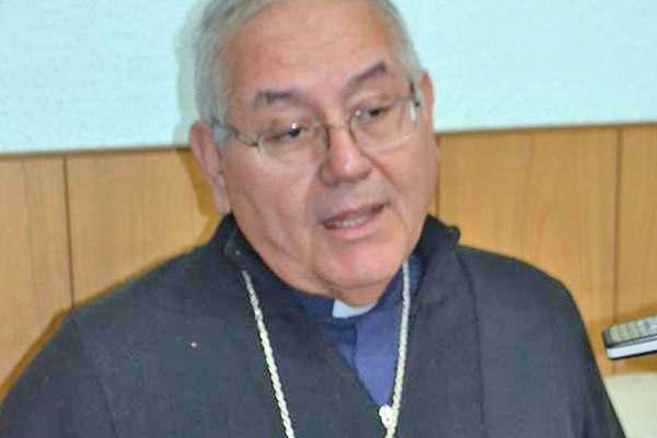 Mons Chaacutevez pasoacute una buena noche y seguiraacute internado en una cliacutenica de Santiago del Estero