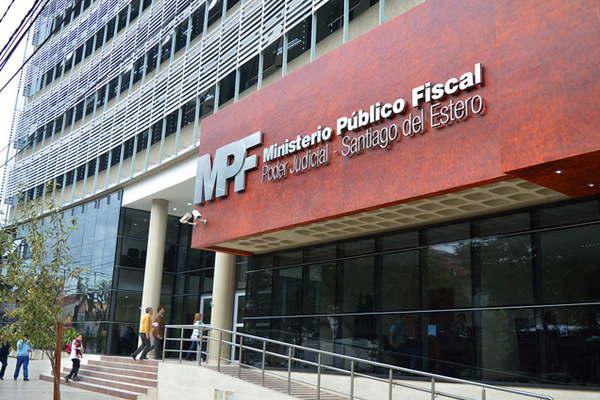 Denuncian a funcionario judicial por agredir al hijo de su pareja