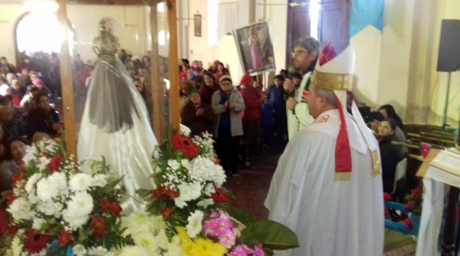 Monsentildeor Martinez Ossola presidioacute la misa en Villa La Punta