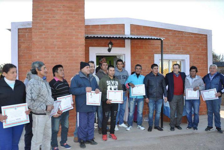 La entrega de los nuevos módulos habitacionales fue presidida por el ministro de Desarrollo Social Dr Ángel Niccolai