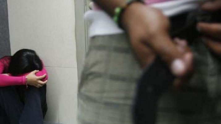 Depravado violoacute y embarazoacute a su hija de 13 antildeos