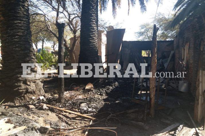 El fuego causó cuantiosos daños en el galpón ubicado en el barrio Belén