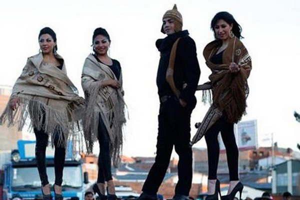 Un grupo de emprendedores y disentildeadores santiaguentildeos mostraraacute su produccioacuten en un desfile de modas 