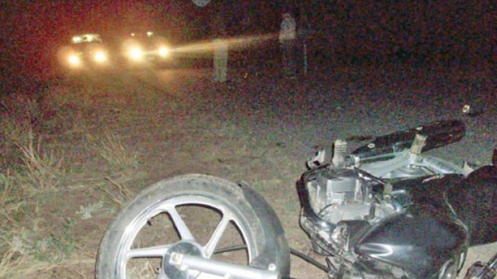Un motociclista perdioacute la vida tras chocar un acoplado