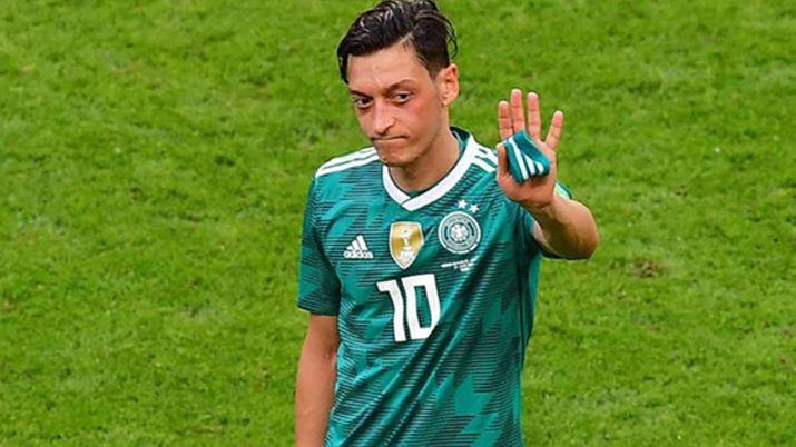 Ozil renuncioacute a la seleccioacuten cansado de las criacuteticas y el racismo