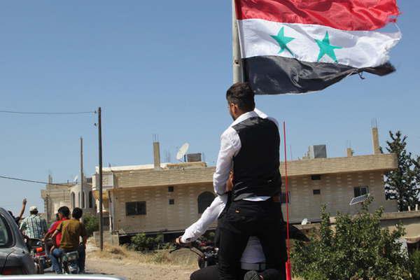 Miles de civiles  son desplazados de la regioacuten de Deraa