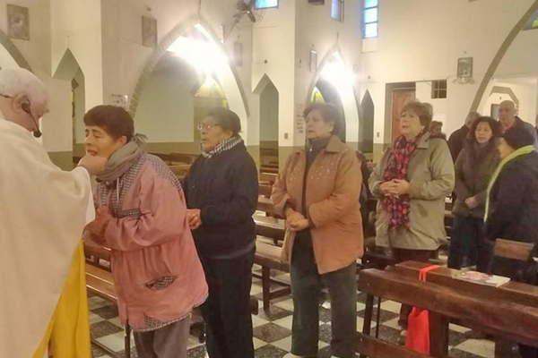 Los fieles honraron a Santa Rita  de Casia en su fiesta mensual