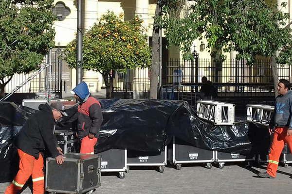 Ultiman detalles para la Velada de Gala Popular  con la que se recibiraacuten los 465 antildeos de la ciudad