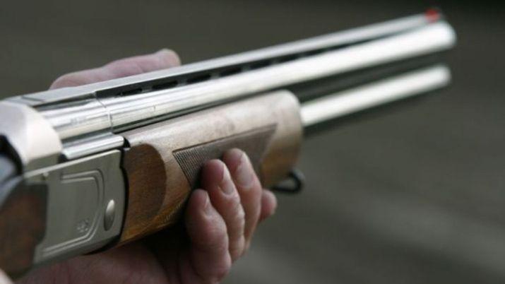 Un joven quedoacute en estado criacutetico tras recibir dos escopetazos por la espalda