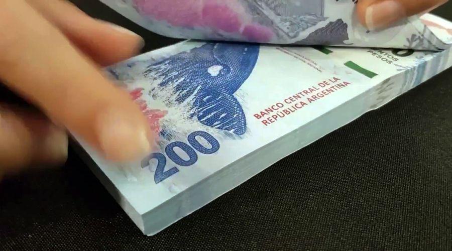 Coacutemo detectar billetes de 200 falsos