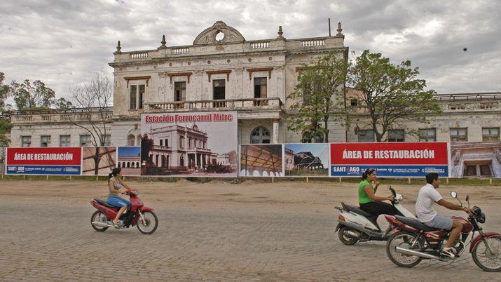 El Ferrocarril Mitre la Terminal de oacutemnibus y el Foacuterum
