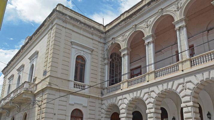 El Teatro 25 de Mayo sobresale por su disentildeo arquitectoacutenico