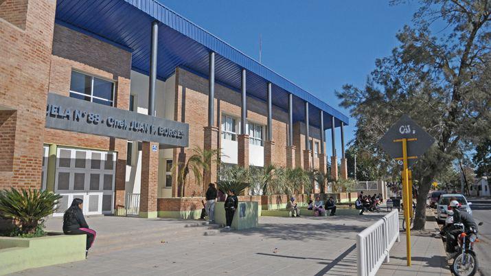 De un bajo que era brazo del riacuteo Dulce nacioacute el Huaico Hondo