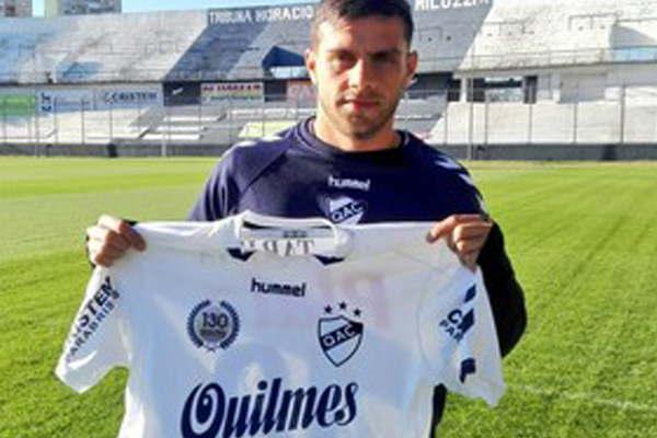El volante Juan Imbert nueva incorporacioacuten de Quilmes