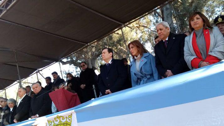 Video El desfile ciacutevico militar coronoacute la celebracioacuten por los 465 antildeos de Santiago
