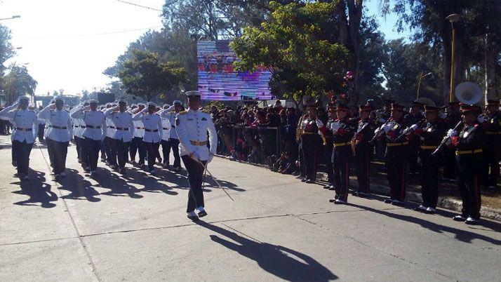 Video El desfile ciacutevico militar coronoacute la celebracioacuten por los 465 antildeos de Santiago