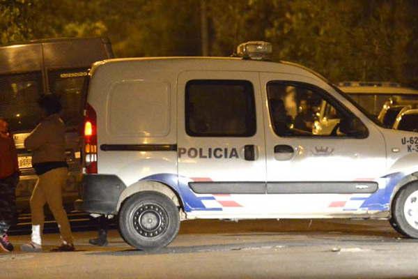 Fue a visitar a su novia y le robaron su moto de la vereda de la casa