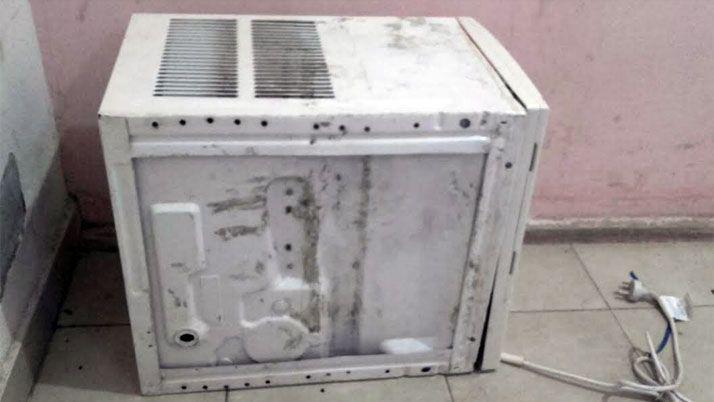 Fueron detenidos cuando robaban un aire acondicionado en una bicicleta