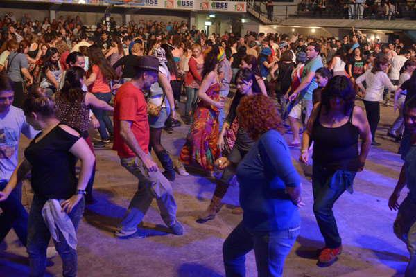 El ritmo folcoacuterico seguiraacute pidiendo pista en agosto
