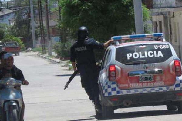 Dos cuntildeados se enfrentaron a tiros para dirimir diferencias uno de ellos estaacute grave en el Regional