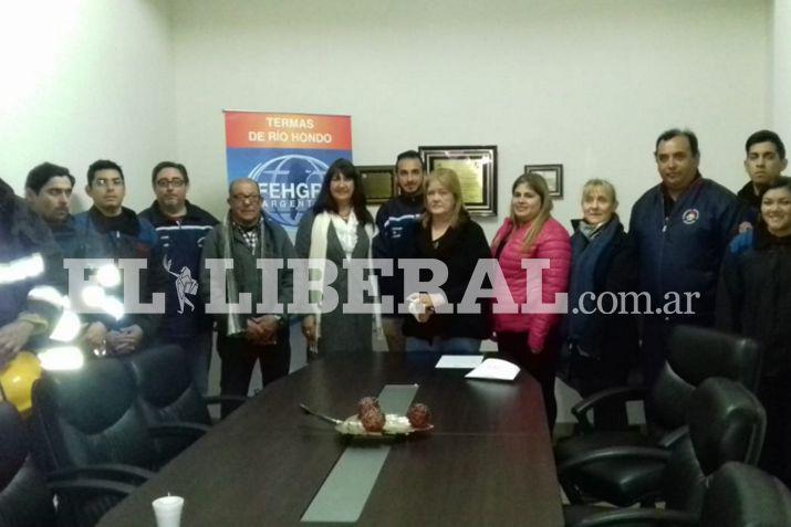 La firma estuvo a cargo de las autoridades de los empresarios hoteleros y de bomberos voluntarios