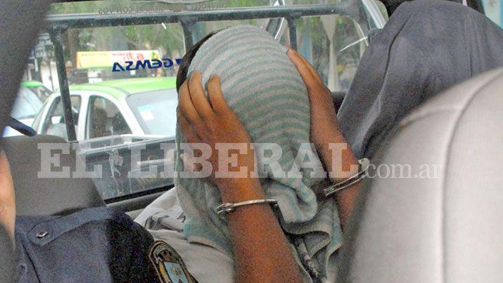 Detienen a un aacuterbitro de fuacutetbol que con identidad falsa manteniacutea relacioacuten con una nintildea de 12 antildeos