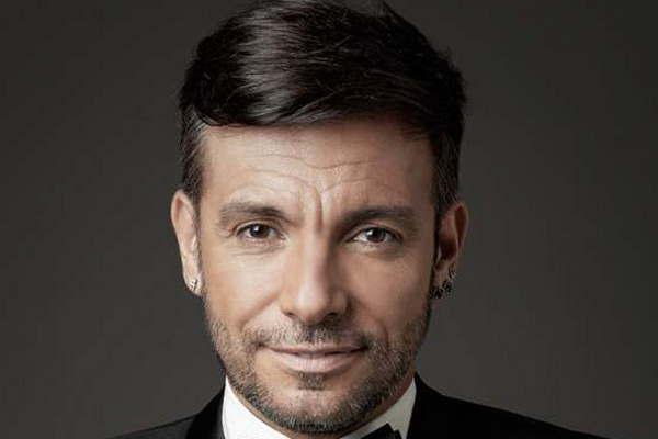 Martiacuten Bossi regresa a los escenarios del paiacutes con un renovado espectaacuteculo