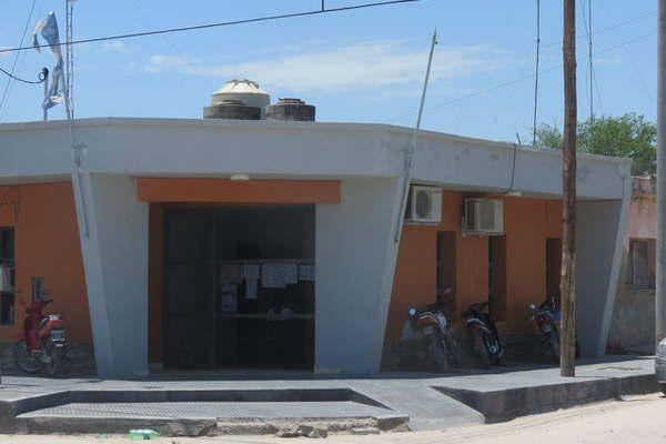 Descubrioacute al ladroacuten que le roboacute lo redujo y lo entregoacute 