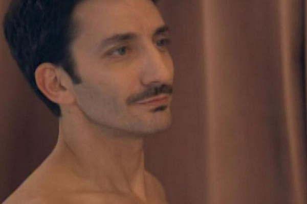 Juan Minujiacuten se desnudoacute en la TV pero confesoacute que es tiacutemido en la vida real