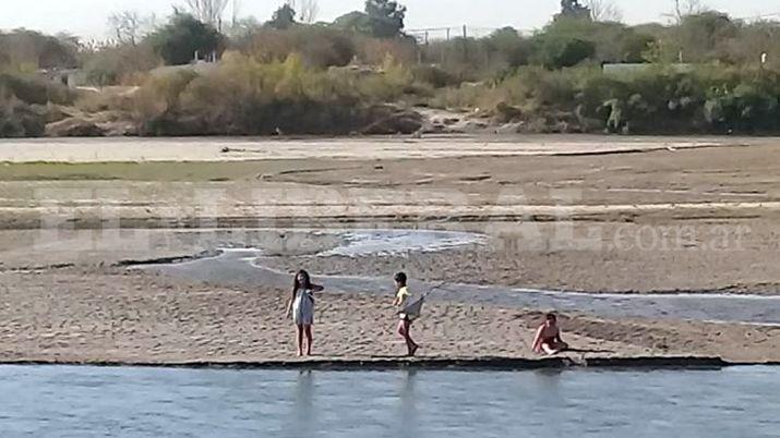 Riacuteo Dulce- dramaacutetico rescate de una nena que jugaba a la pelota