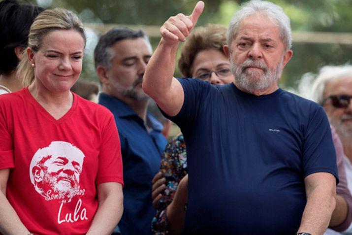 El PT oficializó la candidatura de Lula el s�bado y pretende inscribirla el 15 de agosto �ltimo día del plazo legal
