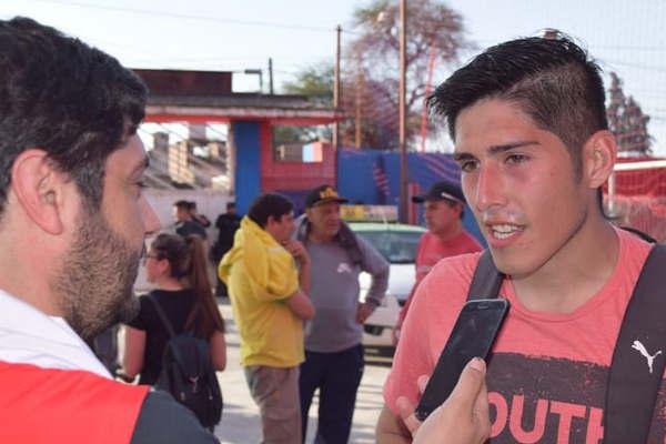 El volante Rodrigo Lastra se   fue con bronca tras la derrota