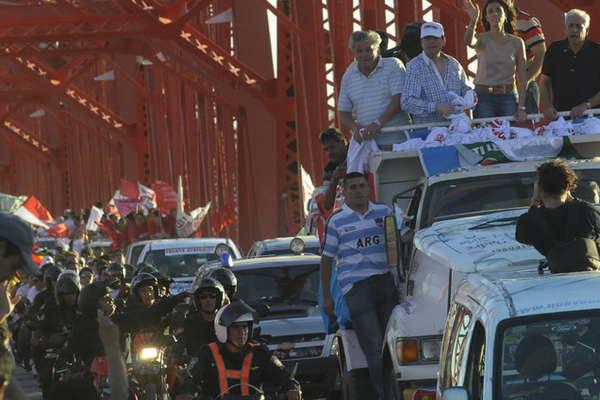 El Frente Ciacutevico por Santiago realizaraacute hoy  la Caravana del Triunfo