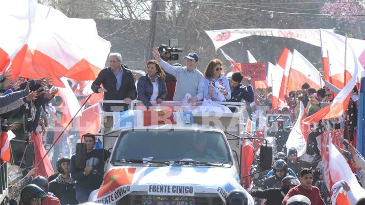 Exitosa Caravana del Triunfo por barrios de Capital y La Banda