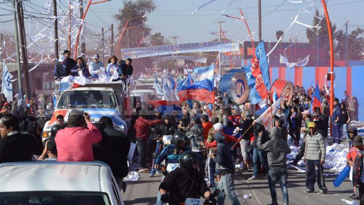 Exitosa Caravana del Triunfo por barrios de Capital y La Banda